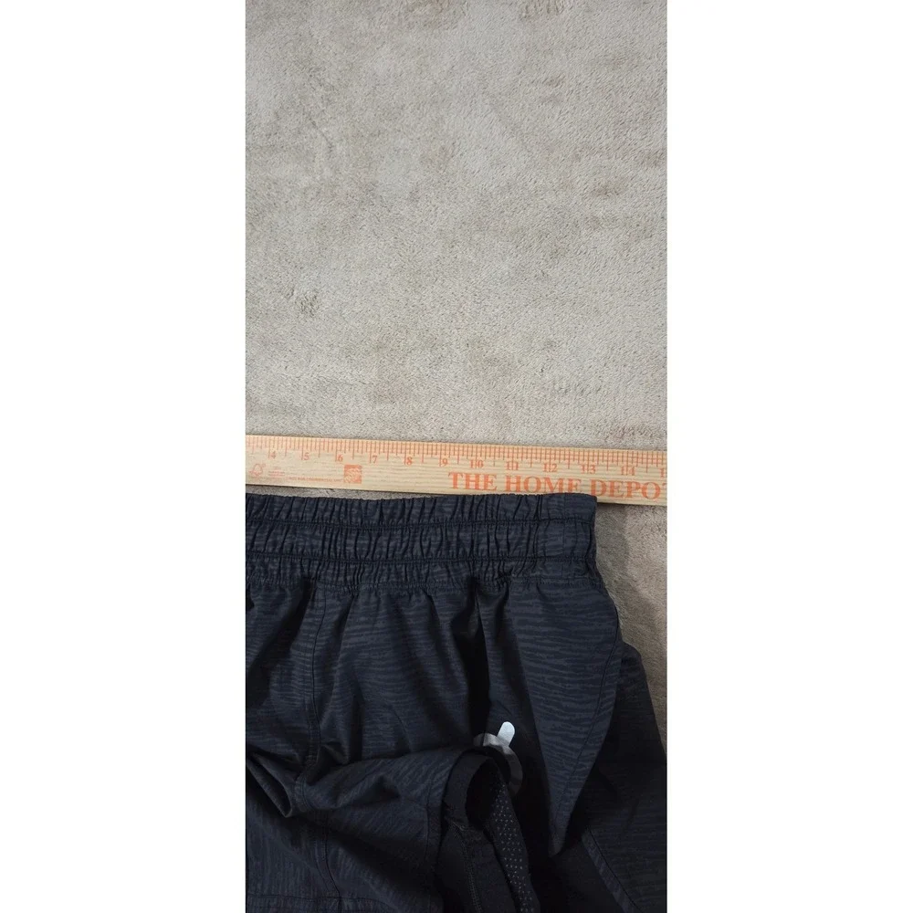 Lululemon peloton bootcamp Ready Shorts Womens 10 gray/black 8